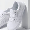 Vans Boy's & Girl's Old Skool Pre School Little Kid Skate Shoe (True White, Medium) Size 2 Little Kid M