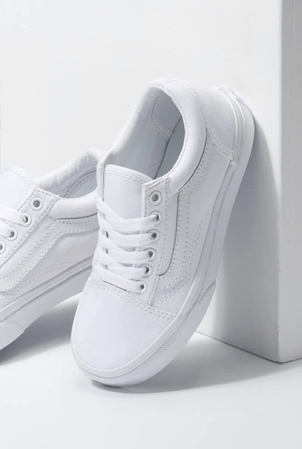 Vans Boy's & Girl's Old Skool Pre School Little Kid Skate Shoe (True White, Medium) Size 2 Little Kid M