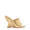 SCHUTZ Women's Aprill Wedge Sandal, Ouro Claro, 7.5