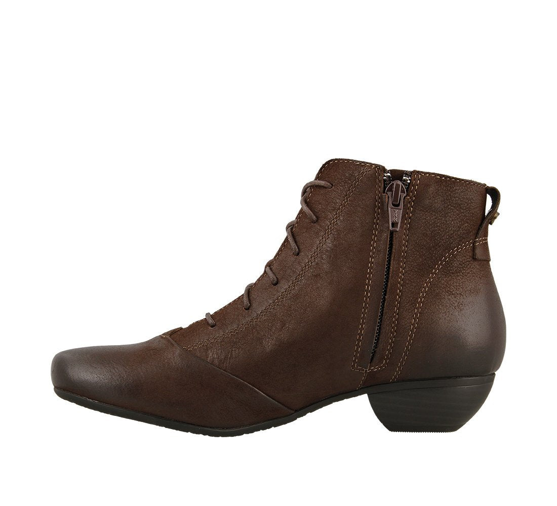 Taos Footwear Women's Impulse Chocolate Oiled Boot 6 B (M) US