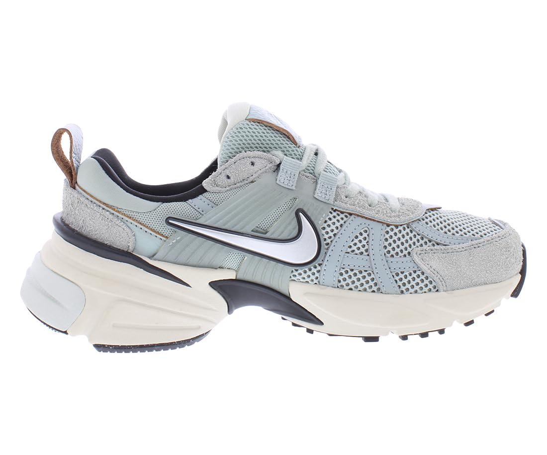 Nike Womens V2K Run Trainers FN6703 - Light Pumice Chrome 003