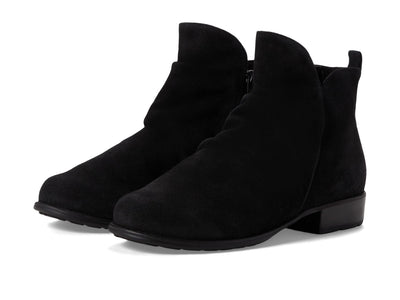 Walking Cradles Lilith Black Suede 6.5 M (B)