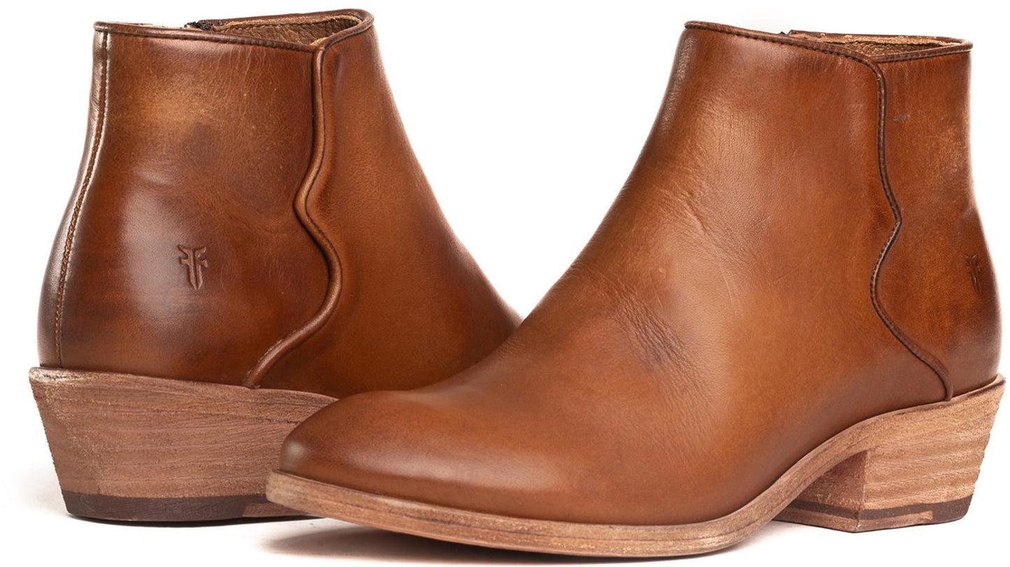 Frye Carson Piping Booties for Women Made from Soft Full-Grain Leather with Signature Western-Inspired Piping Detail and Supple Leather Lining – 4” Shaft Height, Caramel - Avalon - 6.5M