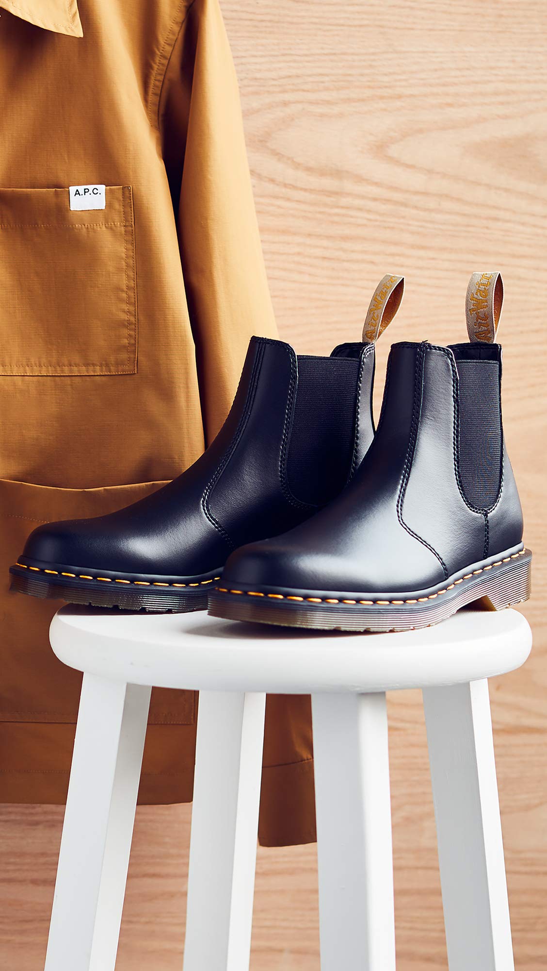 Dr. Martens Men's 2976 Felix Rub Off Chelsea Boot, black, 7 Men/8 Women US