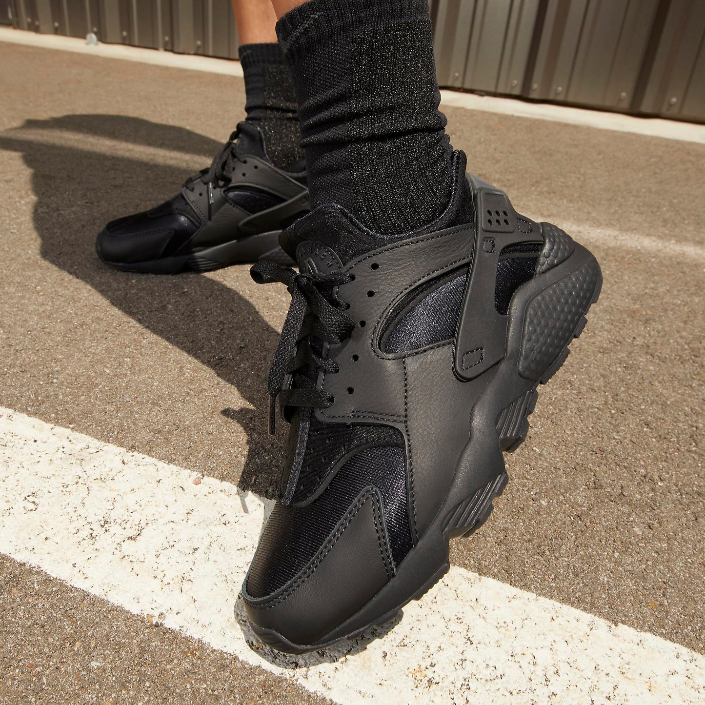 Nike womens Air Huarache Utility, Black/Black-anthracite, 8.5