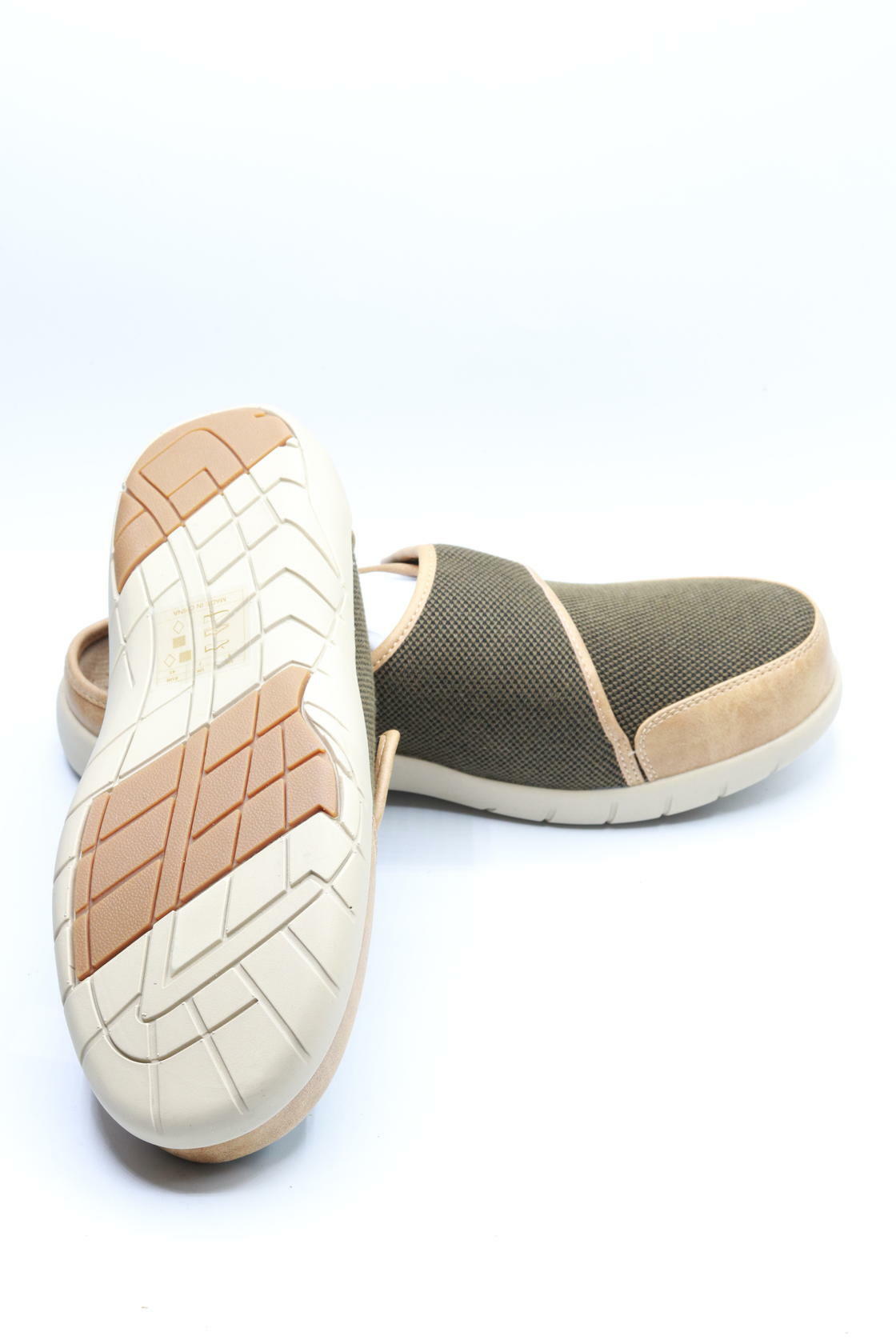 TemHot Men's Diabetic Slippers, Extra Wide with Adjustable Strap, Breathable Wide Width Indoor/Outdoor Slip-Ons for Swollen Feet - Brown, 8