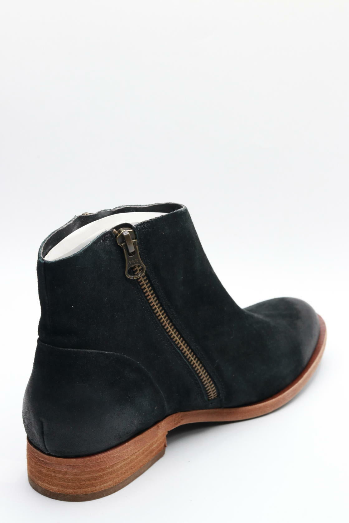 KORK-EASE Riley Black Distressed 7.5 M