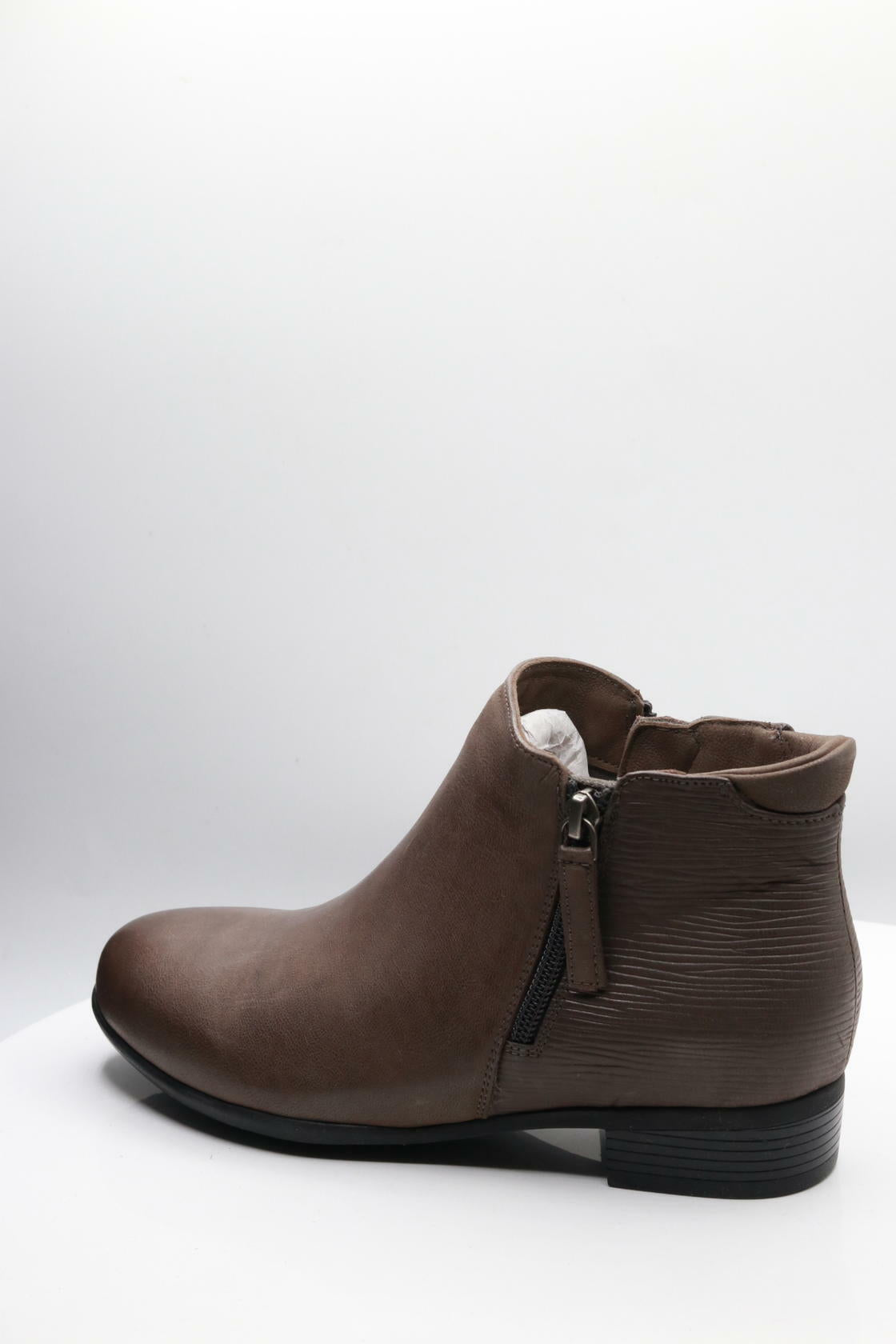Trotters Women's Major Embossed Ankle Boot, Grey, 6 Wide