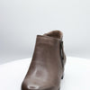 Trotters Women's Major Embossed Ankle Boot, Grey, 6 Wide