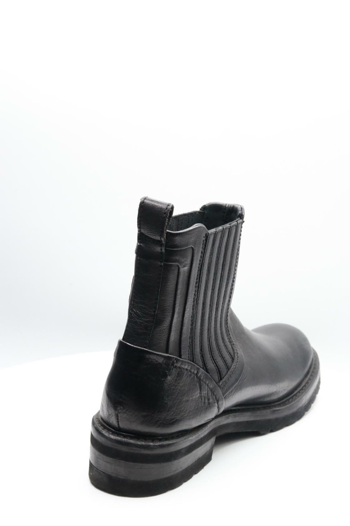 Vagabond Shoemakers Kenova Leather Chelsea Boot Black EU 39 (US Women's 9) M