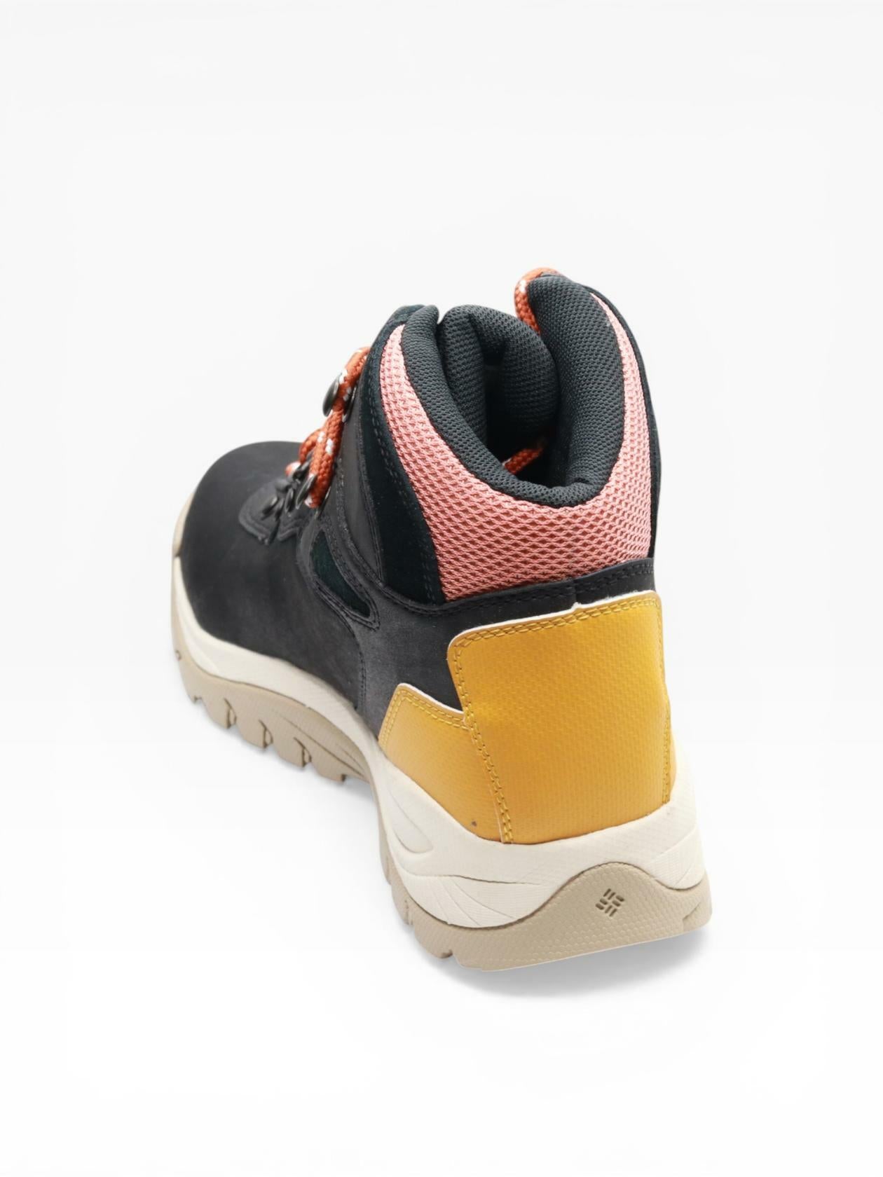 Columbia Women's Newton Ridge Plus, Black/Golden Yellow, 8