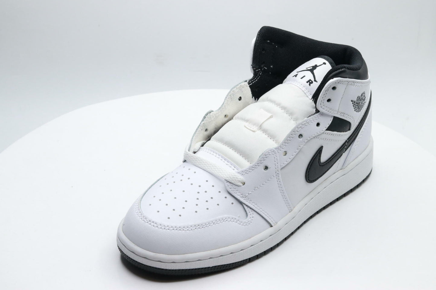 NIKE Air Jordan 1 Mid Big Kids' Shoes (DQ8423-132, White/Black-White-Black) Size 5