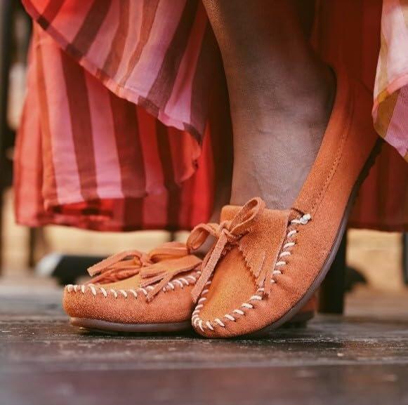 Minnetonka Women's Kilty Hardsole Moccasins Clementine, 5.5 M