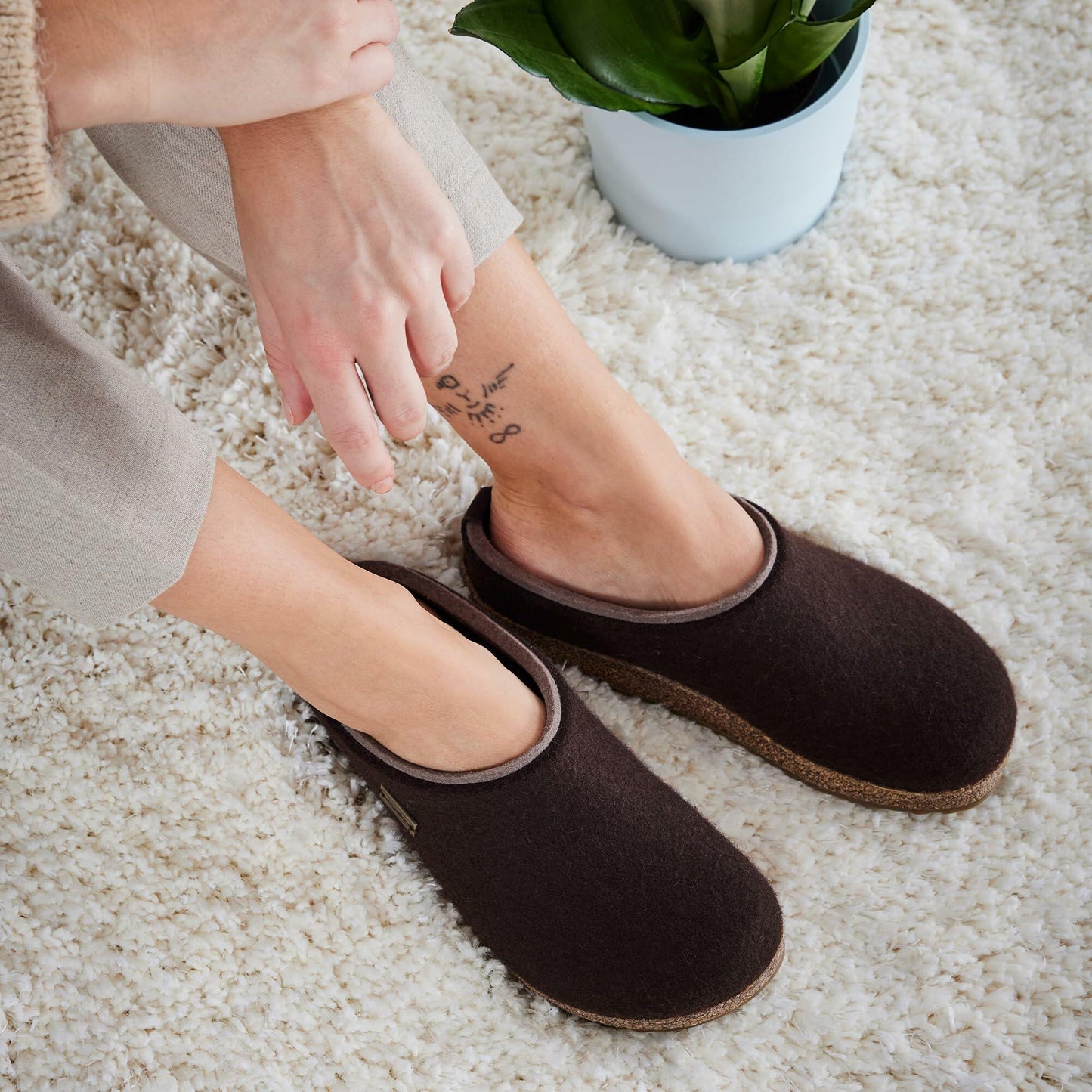 HAFLINGER Kris Felt Clog Wool Clogs Slipper Mules Shoes Unisex Gray (Charcoal 77) EU 46